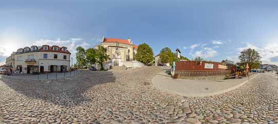 Kazimierz Dolny – panorama na rynek główny ze wzgórza od strony kościoła farnego